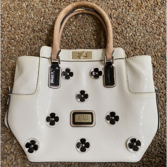 Guess purse cream w black flowers useful but well loved $49 - Picture 1 of 13